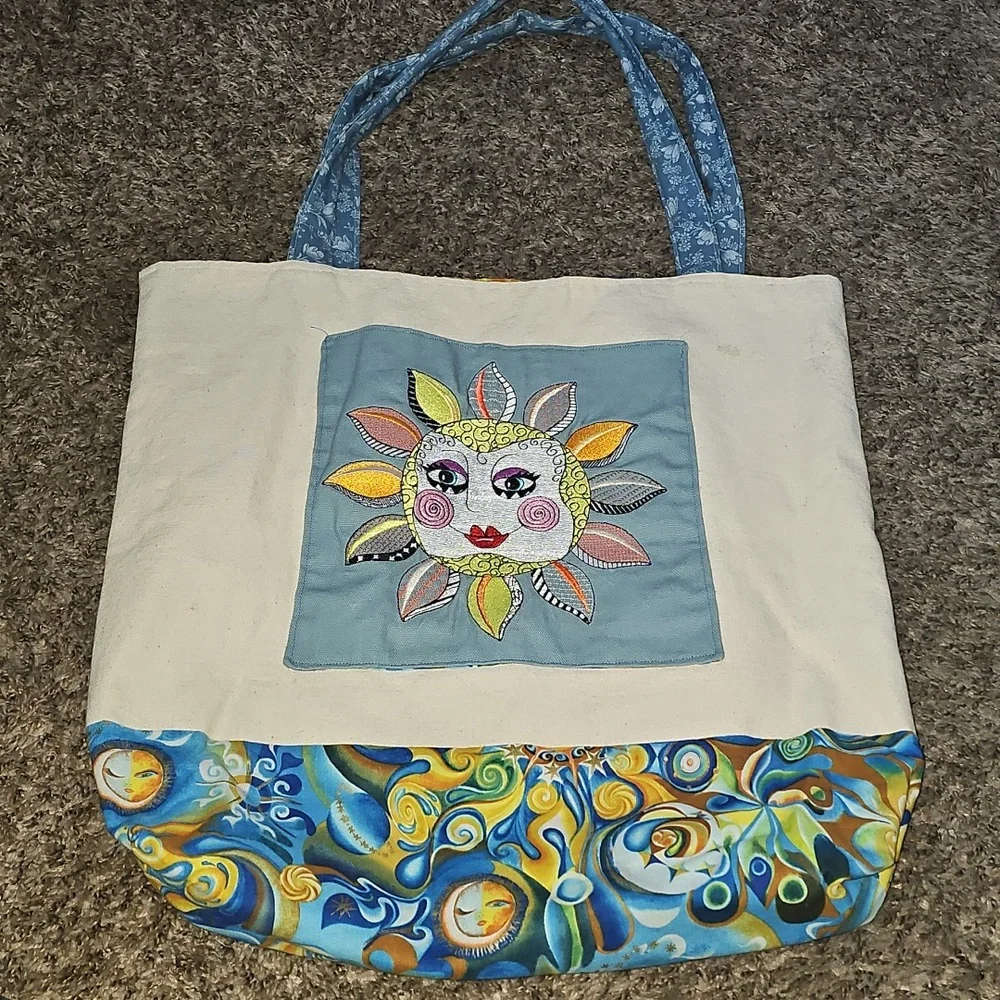 Large Womens Tote, Beautiful!! Grear For Carrying Books And Misc!!